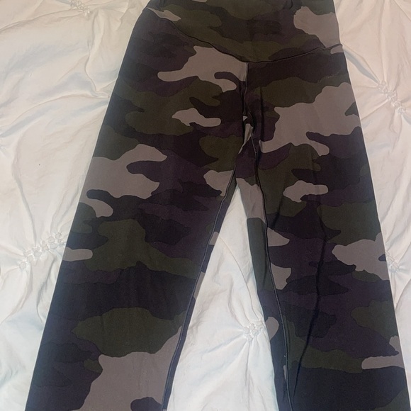 offline by Aerie - size medium- Camo - real me  7/8- high rise leggings - Picture 4 of 12